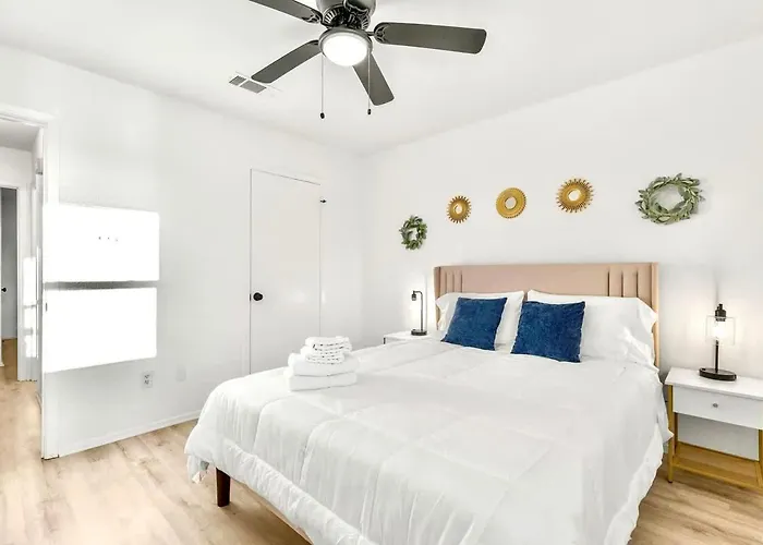 Holiday home Townhome 4bds, Fast Wifi, 2 Mi To Seton, 6 Mi To Cavazos, Professionally Managed By Albatross