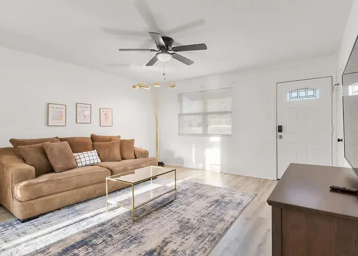 Holiday home Townhome 4bds, Fast Wifi, 2 Mi To Seton, 6 Mi To Cavazos, Professionally Managed By Albatross *